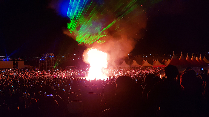  
Huge crowds gather around a bonfire at Seongsan Ilchulbong, hoping that the bad memories from the past year burn away in the blaze.
